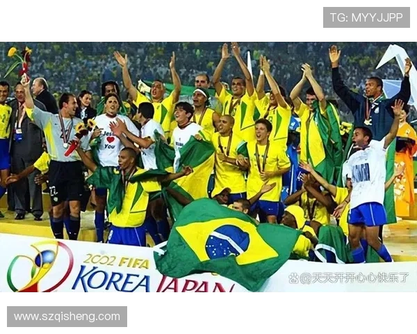 输球感到失望，拉菲尼亚赛后独自一人坐在球员通道